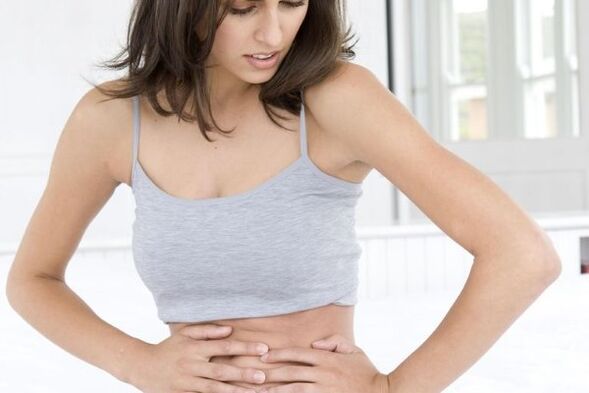 A dor abdominal é un dos primeiros signos posibles de pancreatite. 
